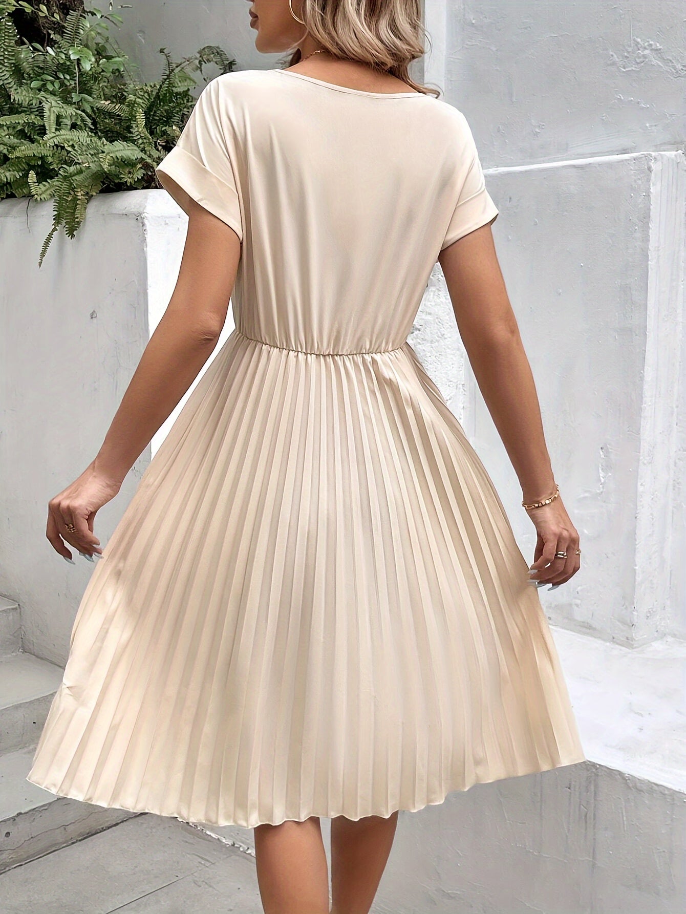 Apricotfarbenes Plissee-Midi-Kleid - Amelie