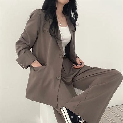 Athena | Einfarbiges Blazer- und gerade geschnittenes Hosen-Set für Damen