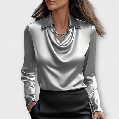 Glänzende Bluse mit gerafftem Kragen