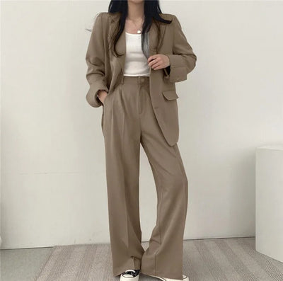 Athena | Einfarbiges Blazer- und gerade geschnittenes Hosen-Set für Damen