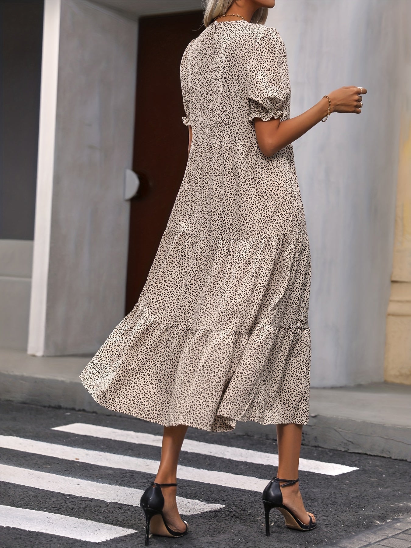 Harriet - Lässiges Rundhalskleid mit Rüschendetail