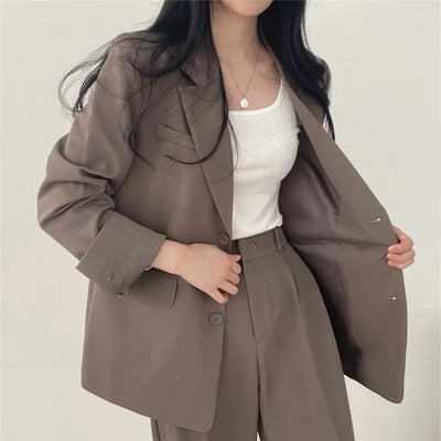 Athena | Einfarbiges Blazer- und gerade geschnittenes Hosen-Set für Damen