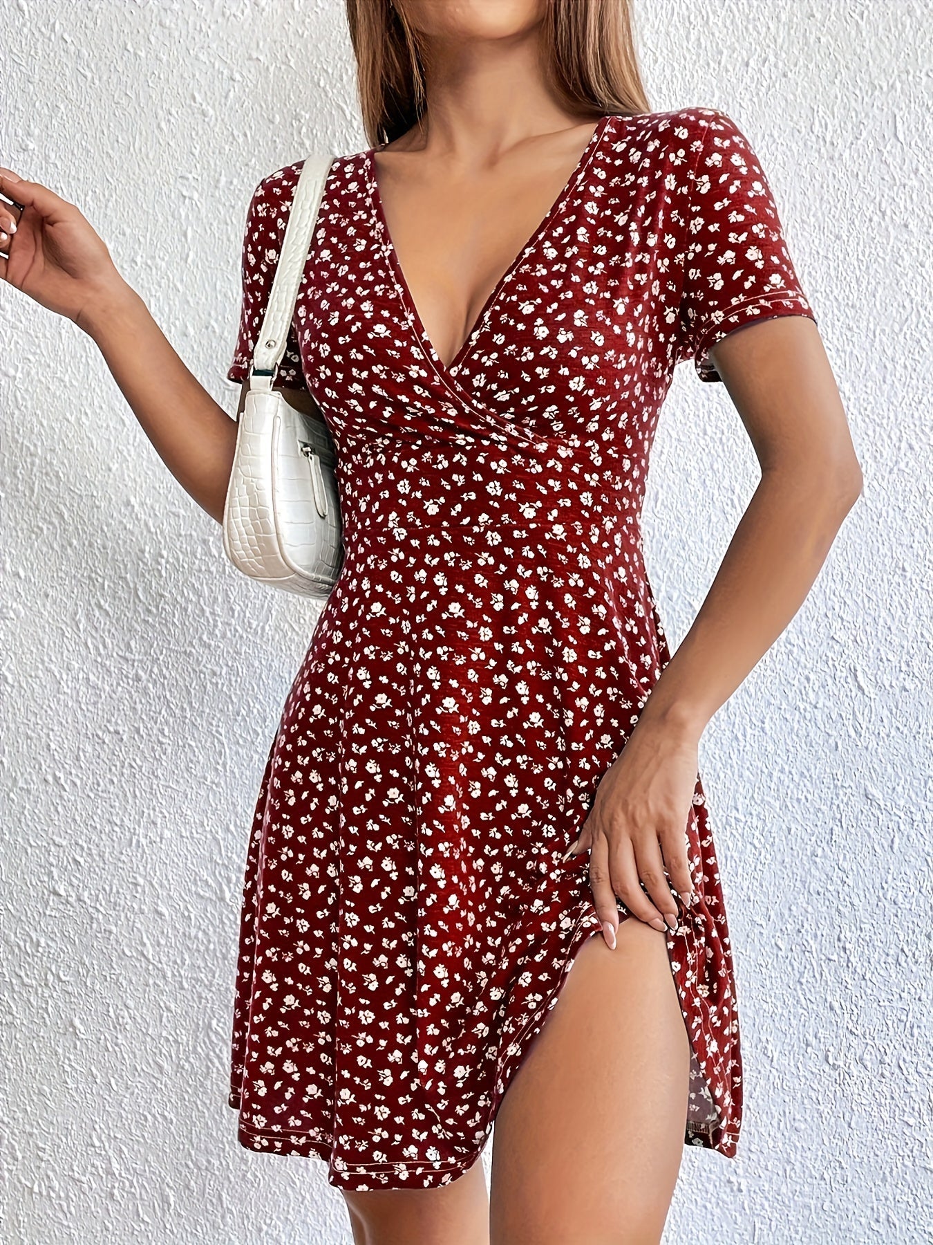 Schwarzes Blumenmuster-V-Ausschnitt-Kleid - Stella