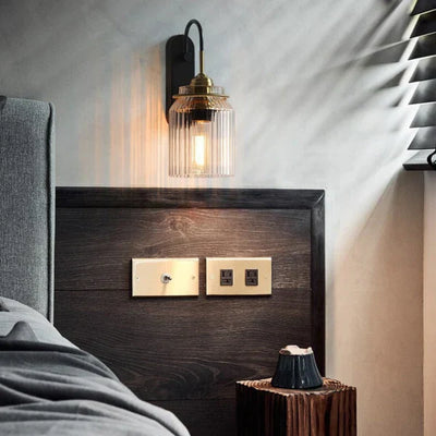MaxRetro | Vintage-Wandleuchte mit geripptem Glasschirm