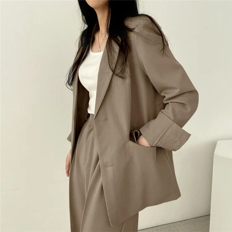 Athena | Einfarbiges Blazer- und gerade geschnittenes Hosen-Set für Damen