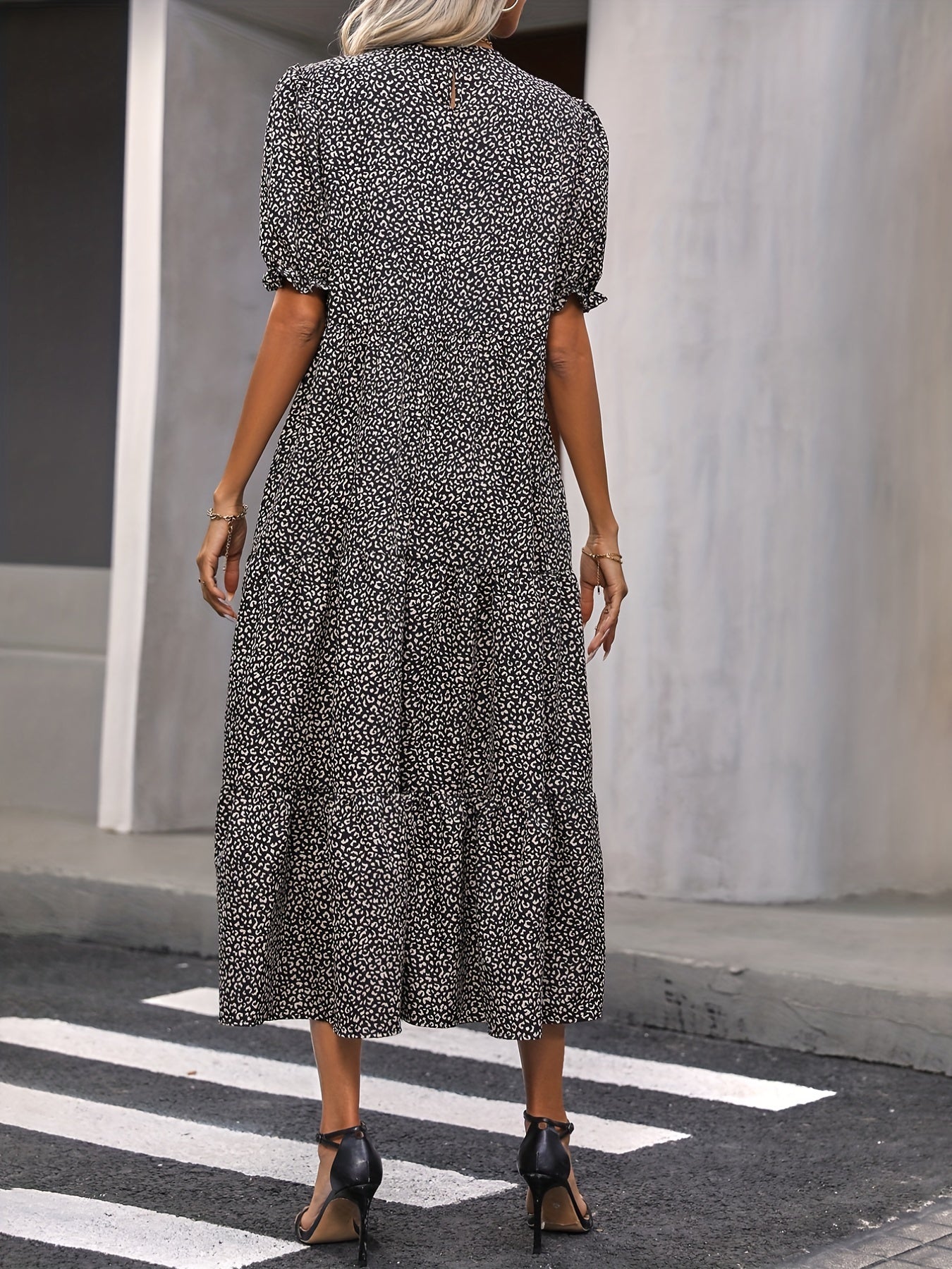 Harriet - Lässiges Rundhalskleid mit Rüschendetail