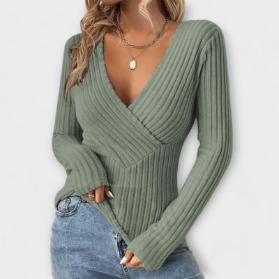 Nayla – Geripptes Wickelshirt mit V-Ausschnitt