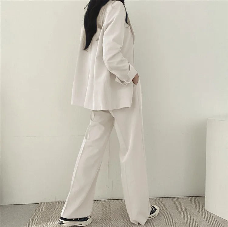 Athena | Einfarbiges Blazer- und gerade geschnittenes Hosen-Set für Damen