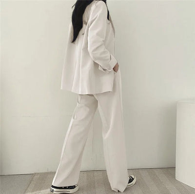 Athena | Einfarbiges Blazer- und gerade geschnittenes Hosen-Set für Damen