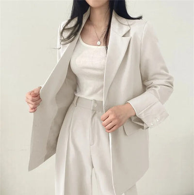 Athena | Einfarbiges Blazer- und gerade geschnittenes Hosen-Set für Damen