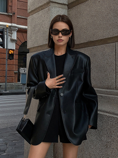 Sarah | Lederblazer mit Taschen und Detail
