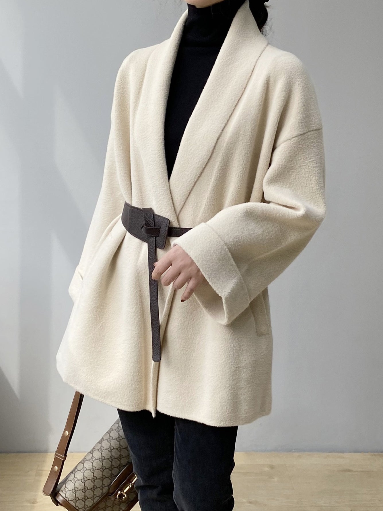 Clara | Eleganter Kunstpelz Mantel mit Taillengürtel