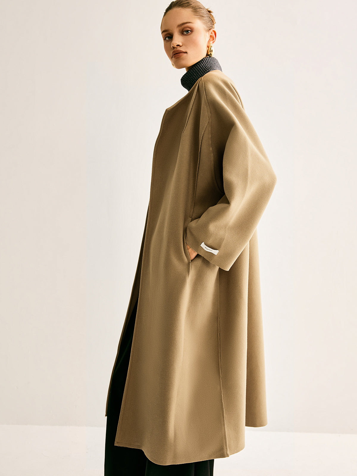 Emma | Minimalistischer langer Mantel aus Wolle