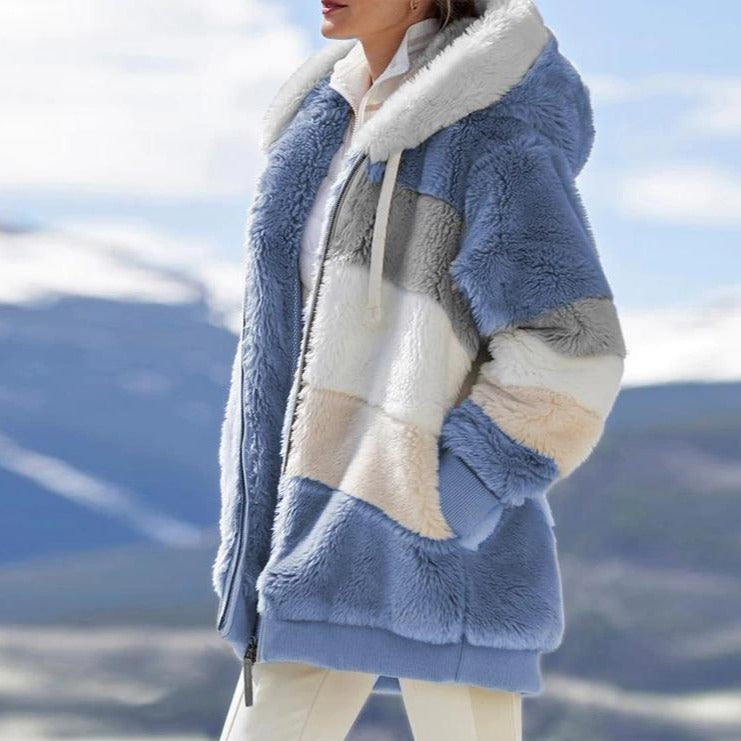 Hela | Flauschige Kapuzenjacke für Damen