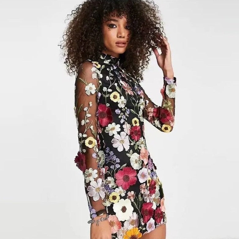 Uma - Floral Bestickte Kleid