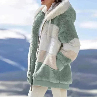 Hela | Flauschige Kapuzenjacke für Damen