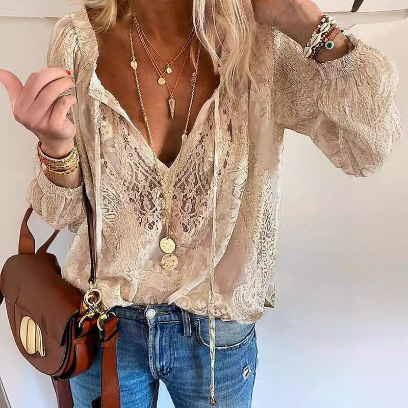 Manuela | Zeitlose Bluse mit Spitzendetail