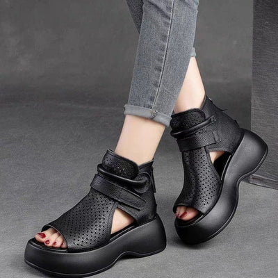 Braune Plateausandalen mit Perforationen - Ella