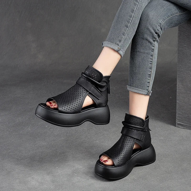 Braune Plateausandalen mit Perforationen - Ella