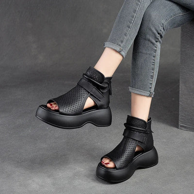 Braune Plateausandalen mit Perforationen - Ella