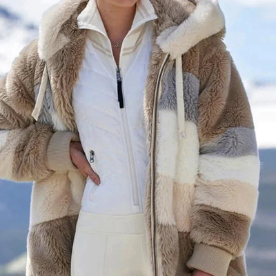 Hela | Flauschige Kapuzenjacke für Damen