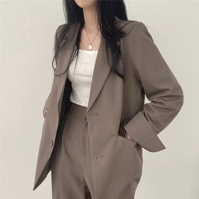 Athena | Einfarbiges Blazer- und gerade geschnittenes Hosen-Set für Damen