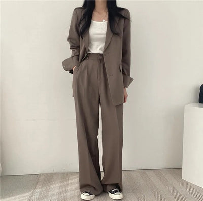 Athena | Einfarbiges Blazer- und gerade geschnittenes Hosen-Set für Damen