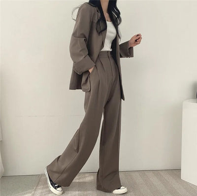 Athena | Einfarbiges Blazer- und gerade geschnittenes Hosen-Set für Damen