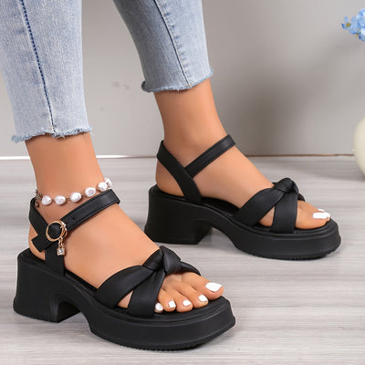 Beige Riemchensandalen mit Perlen - Anna
