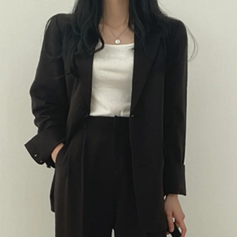 Athena | Einfarbiges Blazer- und gerade geschnittenes Hosen-Set für Damen