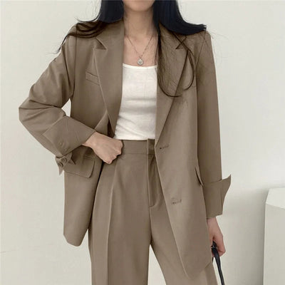 Athena | Einfarbiges Blazer- und gerade geschnittenes Hosen-Set für Damen