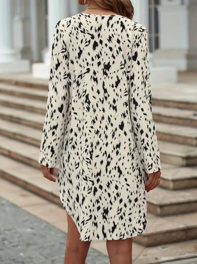 Leonie  |  Kleid mit Leopardenmuster und V-Ausschnitt