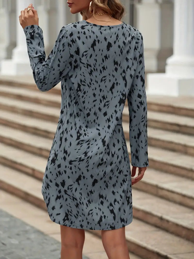 Leonie  |  Kleid mit Leopardenmuster und V-Ausschnitt
