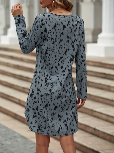 Leonie  |  Kleid mit Leopardenmuster und V-Ausschnitt