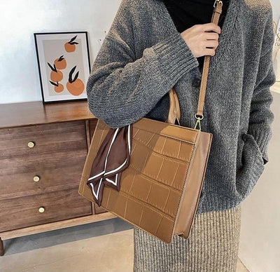 Cleo - Elegante und klassische Handtasche