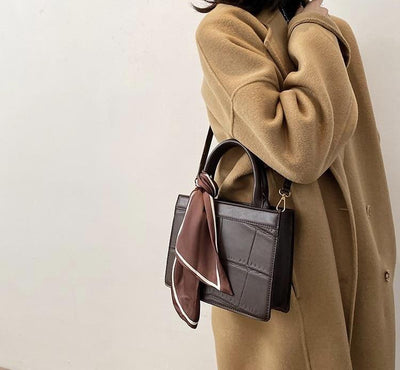 Cleo - Elegante und klassische Handtasche