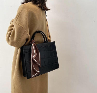 Cleo - Elegante und klassische Handtasche