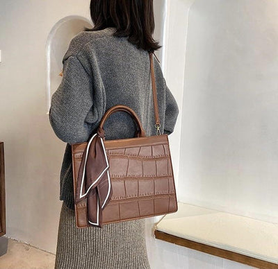 Cleo - Elegante und klassische Handtasche