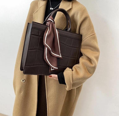 Cleo - Elegante und klassische Handtasche