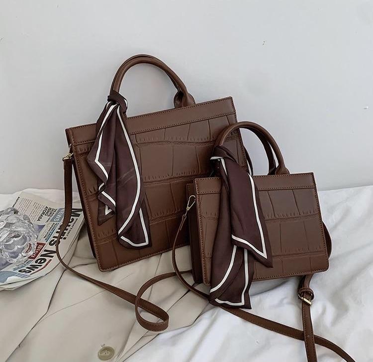 Cleo - Elegante und klassische Handtasche