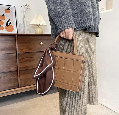 Cleo - Elegante und klassische Handtasche