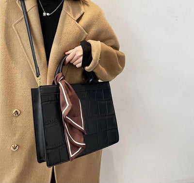 Cleo - Elegante und klassische Handtasche