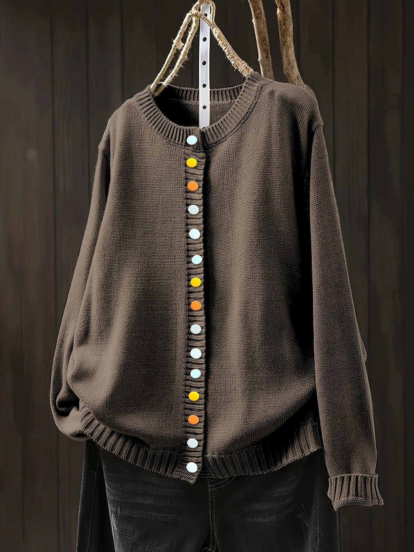 Liora – Strickjacke mit Knopfdetails