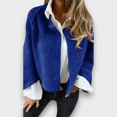 Lene – Kurzjacke mit Knopfdetail