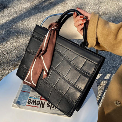 Cleo - Elegante und klassische Handtasche
