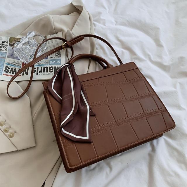 Cleo - Elegante und klassische Handtasche
