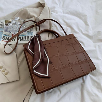 Cleo - Elegante und klassische Handtasche