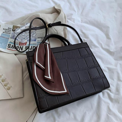 Cleo - Elegante und klassische Handtasche