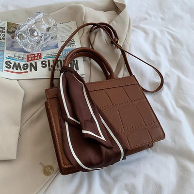 Cleo - Elegante und klassische Handtasche