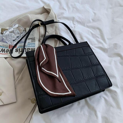 Cleo - Elegante und klassische Handtasche
